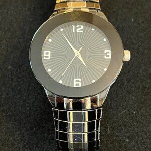 ACCUTIME | Watch Corp Black Dial Stretch Band Sporty-NEW Battery-EUC